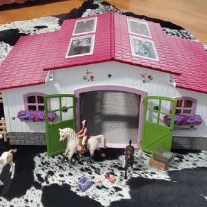 Schleich Horse Stable Playset (Animals Included)